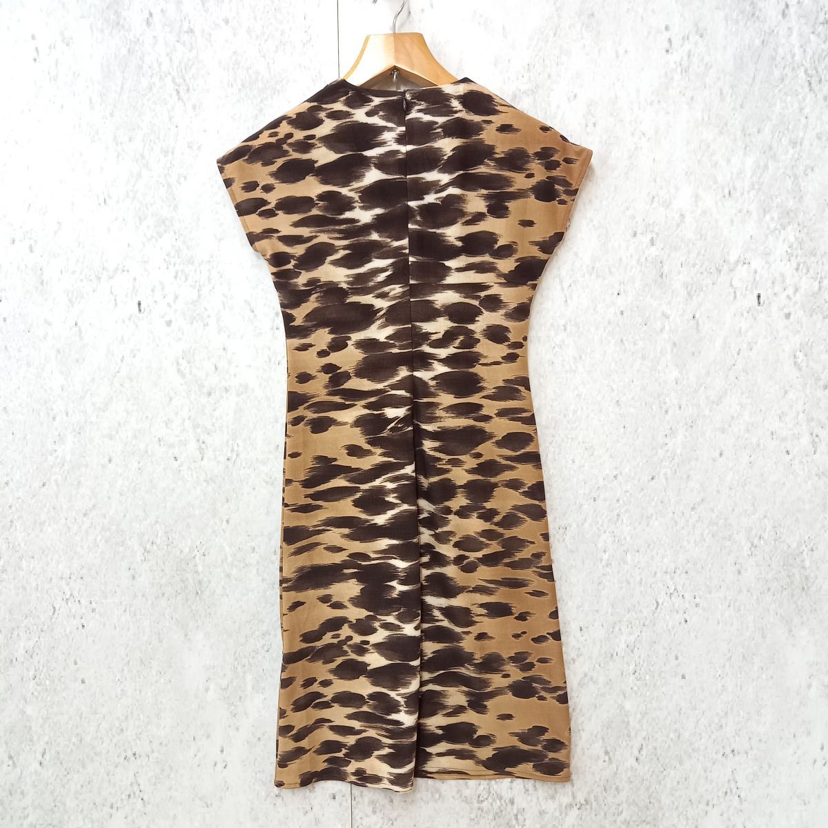modify モディファイ カモフラージュ柄 ノースリーブ ワンピース フロントタック タイト フ ブラウン 〇