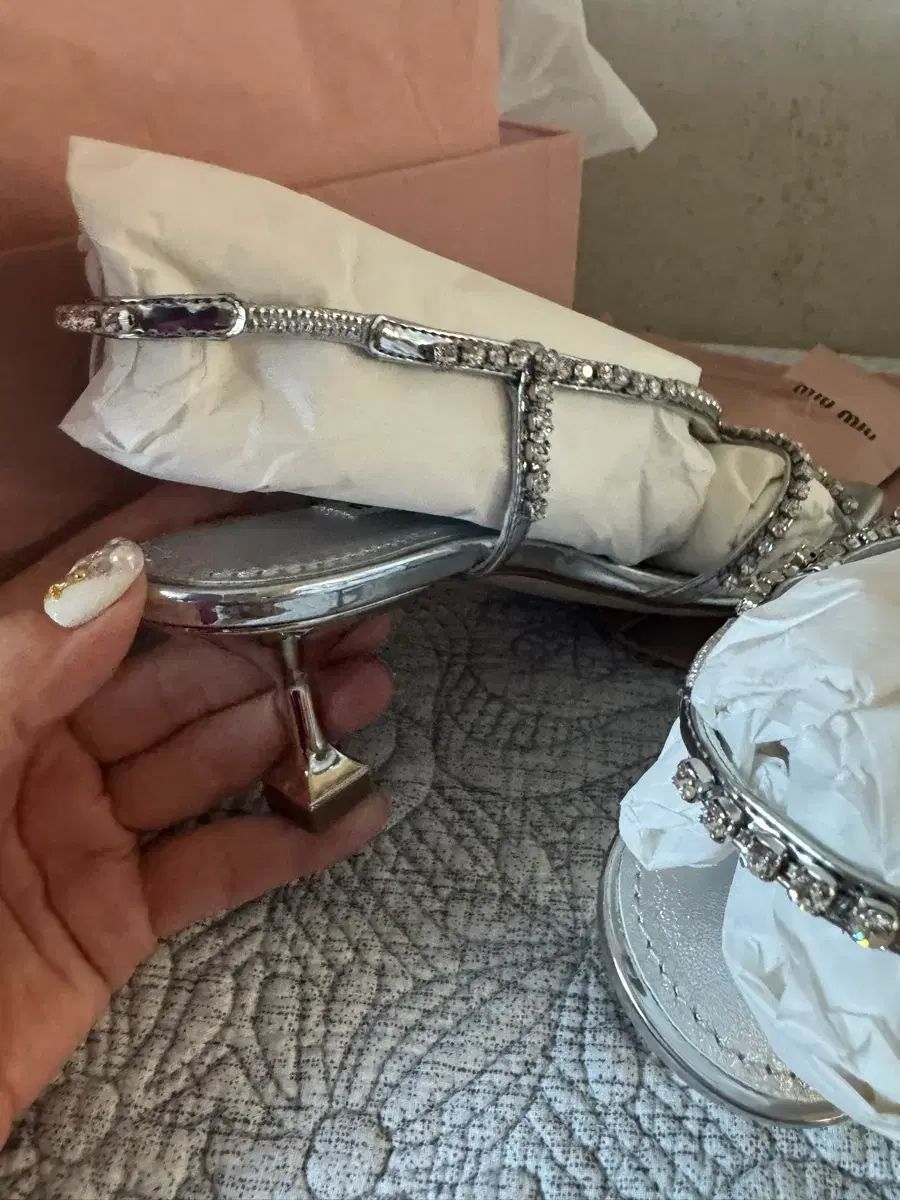 クリスタル サンダル