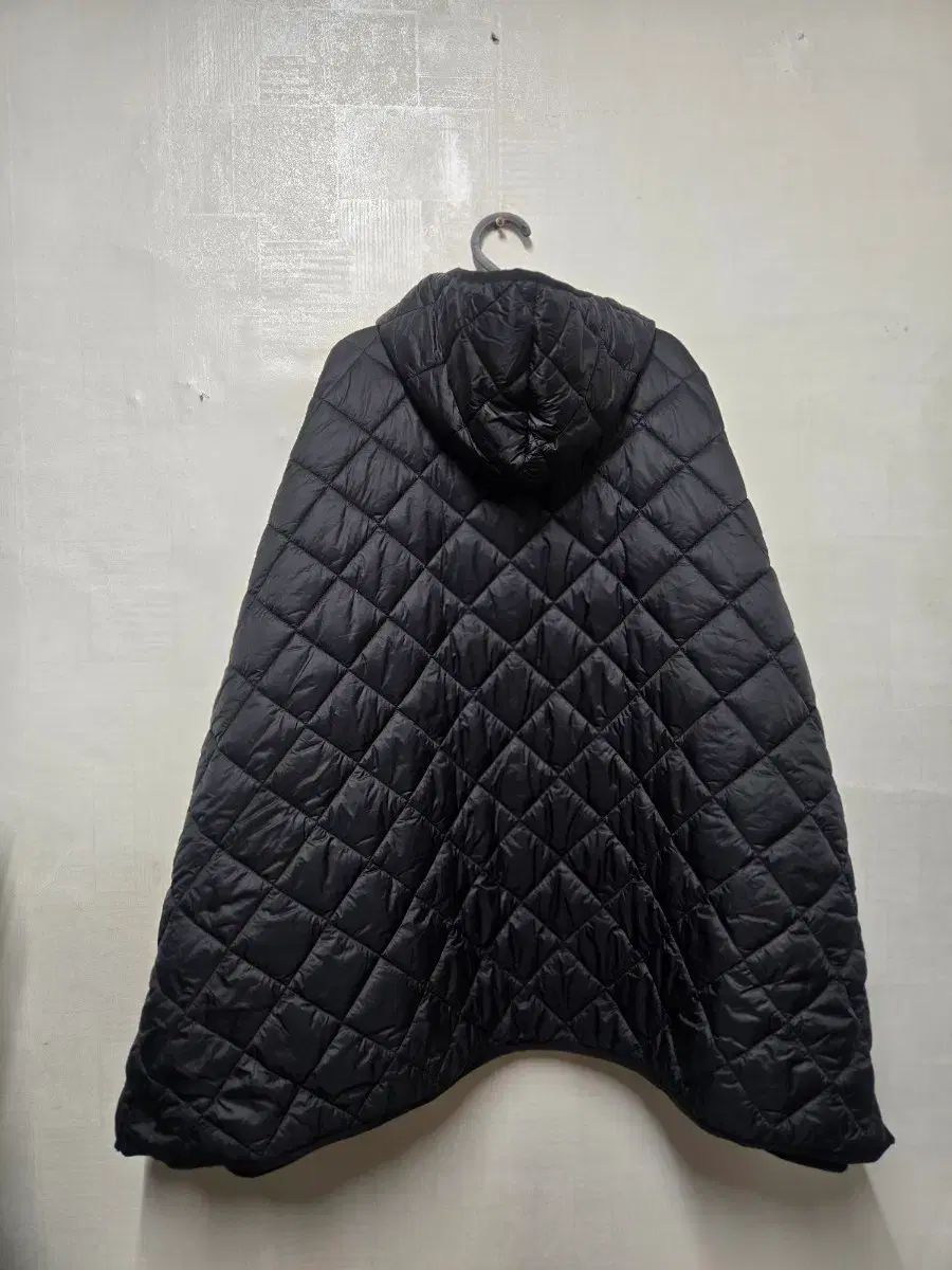 ZARA ブラック キルティング ダウン ポンチョ ケープ - メルカリ