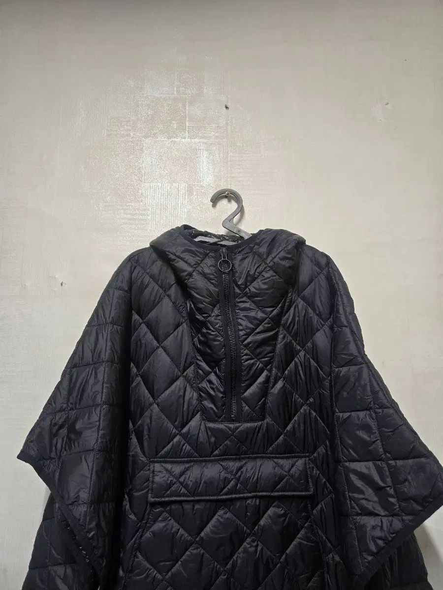 ZARA ブラック キルティング ダウン ポンチョ ケープ - メルカリ