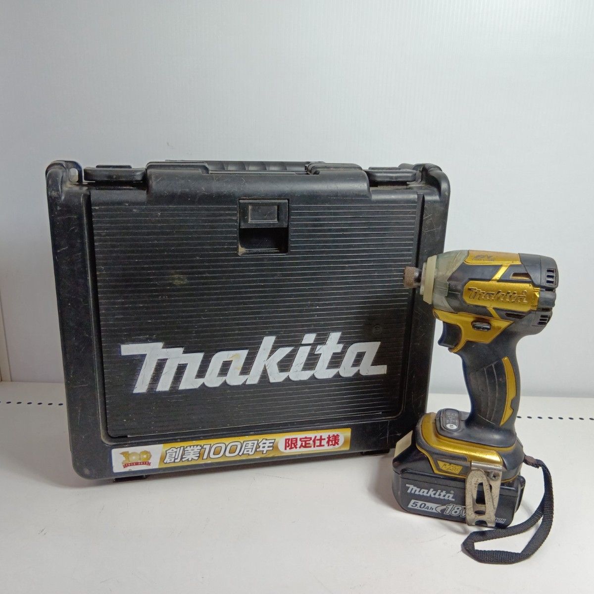 MAKITA マキタ インパクトドライバ 程度B 充電器 充電池 ケース付 コードレス 18 v 5 0 Ah キズ ヨゴレ有