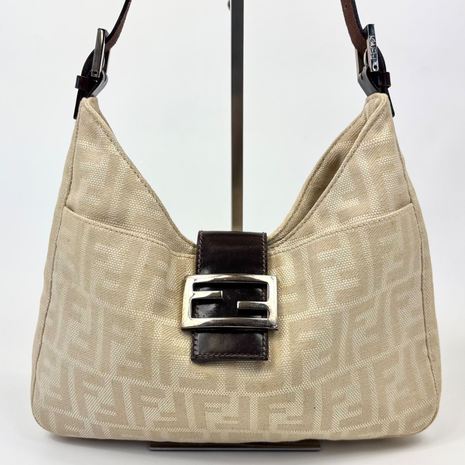 FENDI ズッカ柄 マンマバゲット ショルダーバッグ キャンバス ベージュ FENDI ズッカ柄 マンマバゲット ショルダーバッグ キャンバス ベージュ