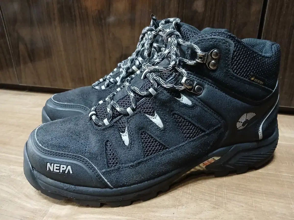 ネパ GORE TEX ゴアテックス サン SAN 登山靴 ブラック 265 mm