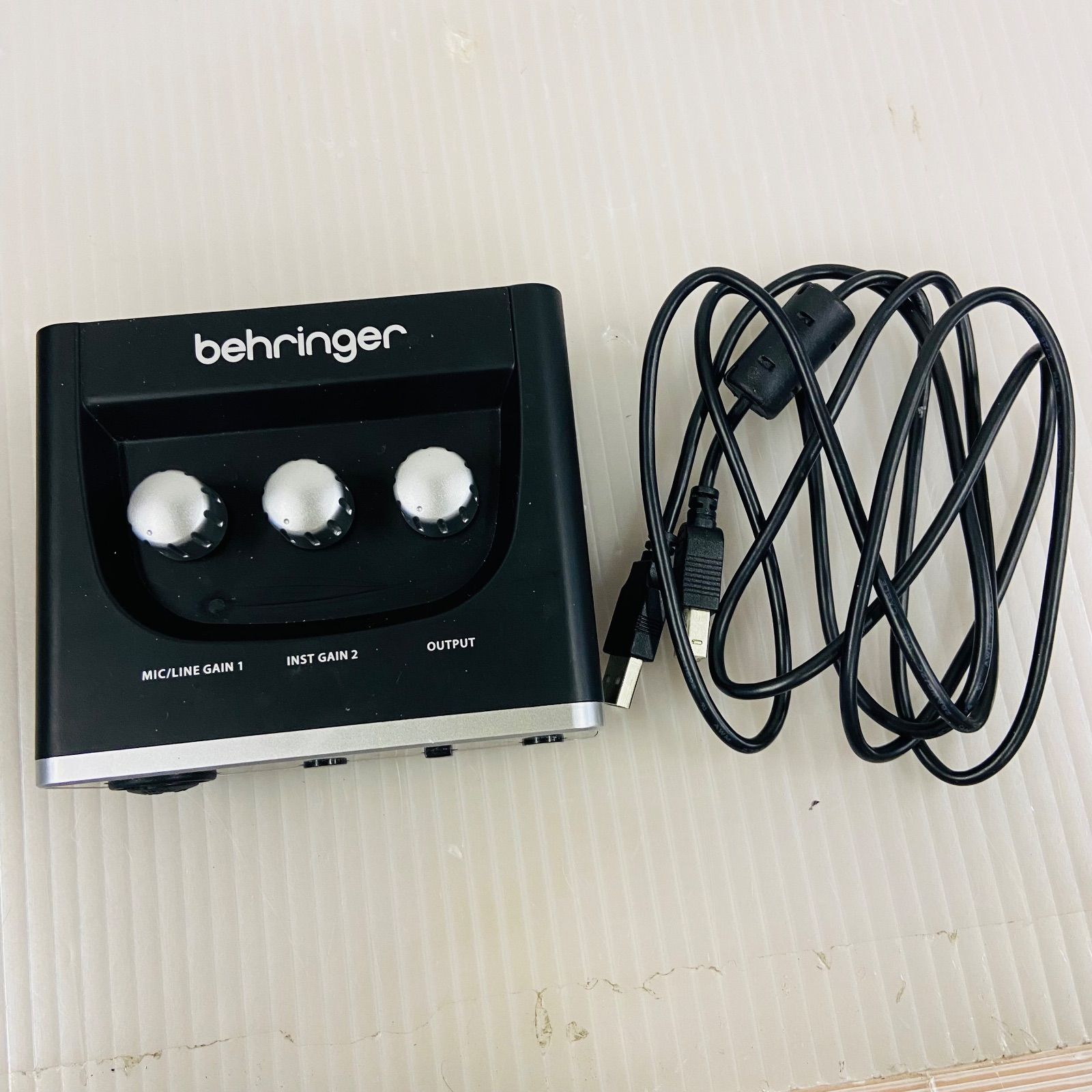 12h15. BEHRINGER UM2 オーディオインターフェイス ブラック