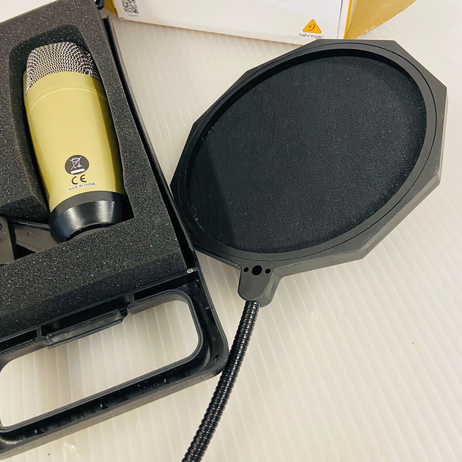 12h15. BEHRINGER UM2 オーディオインターフェイス ブラック