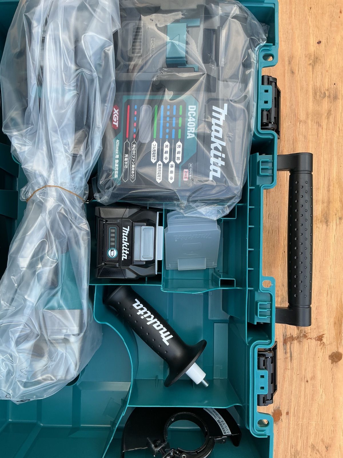  ♥ マキタ 充電式ディスクグラインダー 40 V 125 mm 8500 min-1.マキタ フルセット インボイス領収書発行OK 平日のみ発送 値引交渉NG グラインダー 研磨機