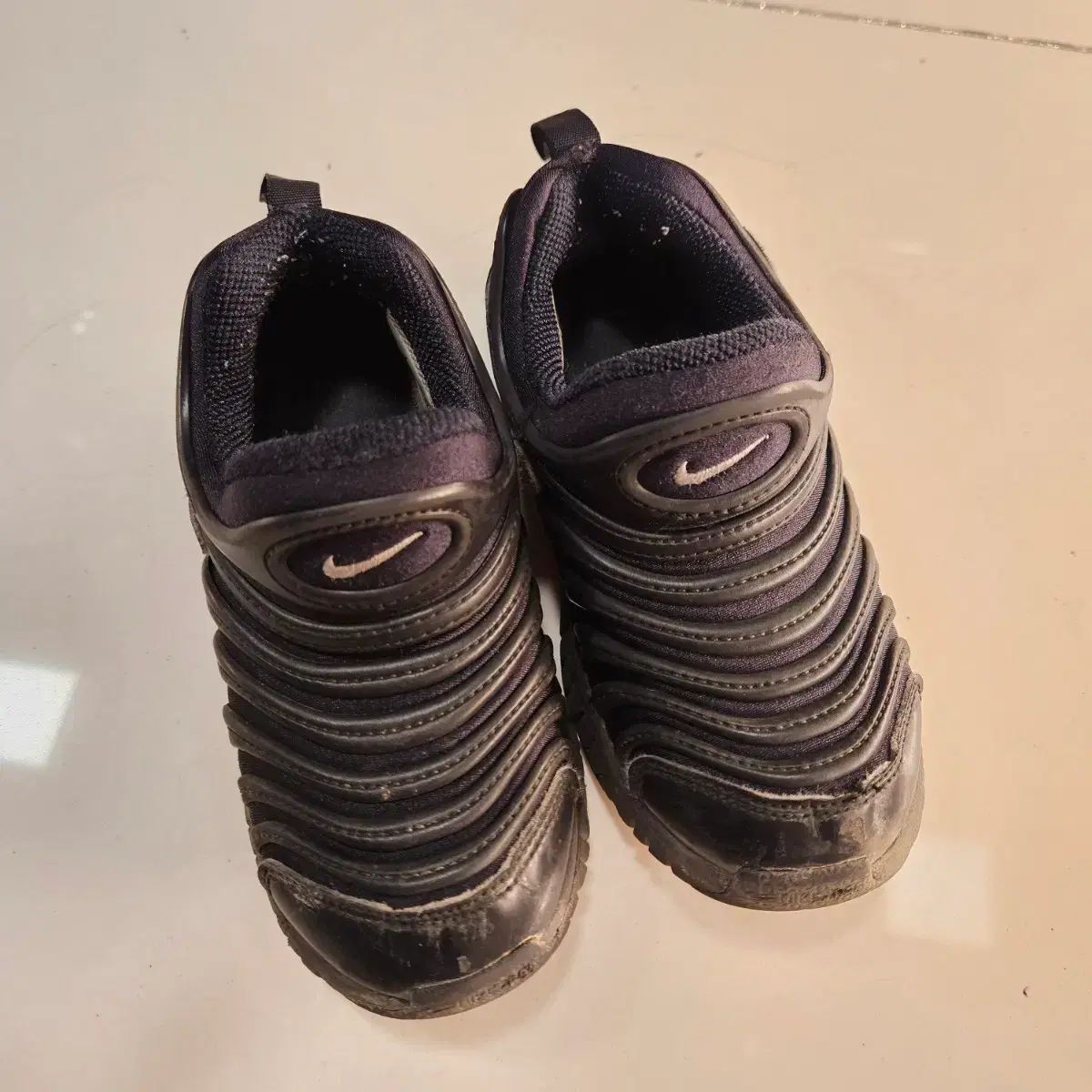 オールドKPMベルリン 印象主義様式 フラワーブーケと昆虫 プレート