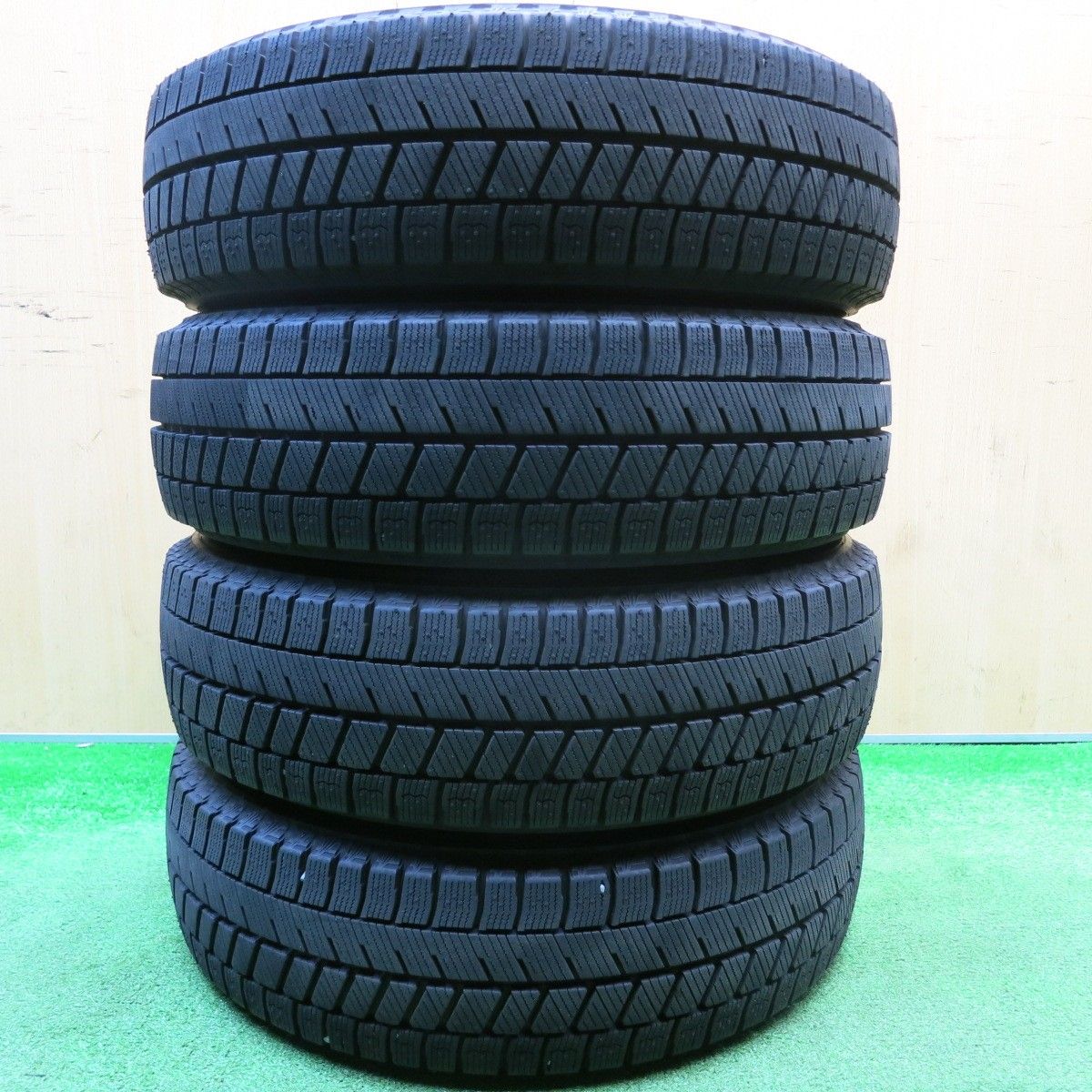 バリ溝！24年！キレイ！9.5分☆スタッドレス 155/65R14 ブリヂストン