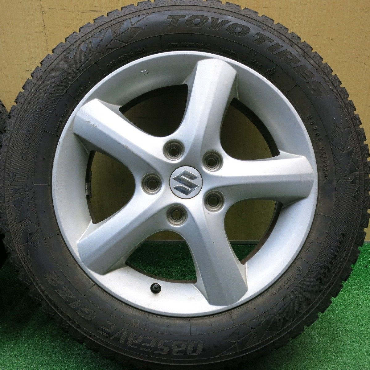 バリ溝 23年 9 5分 スズキ SX 4 205 60 R 16 スタッドレス トーヨー オブザーブ GIZ 2 16インチ PCD 114 3 5 H ス