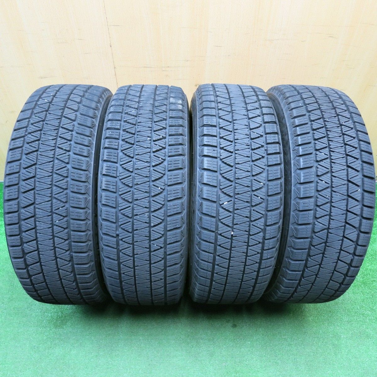 バリ溝!22年!9.5分☆フォレスター 等 225/60R17 スタッドレス バリ溝!22年!9.5分☆フォレスター 等 225/60R17 スタッドレス