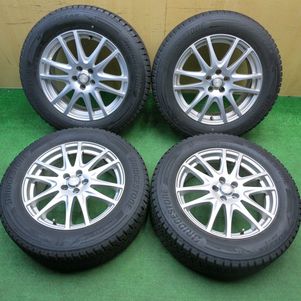 バリ溝!22年!9.5分☆フォレスター 等 225/60R17 スタッドレス バリ溝!22年!9.5分☆フォレスター 等 225/60R17 スタッドレス