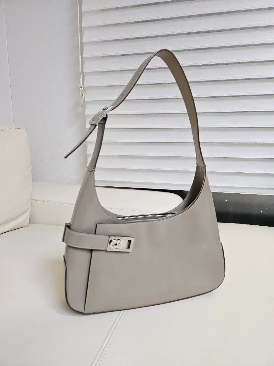 FERRAGAMO フェラガモ HOBO BAG ホーボーバッグ ショルダーバッグ バッグ
