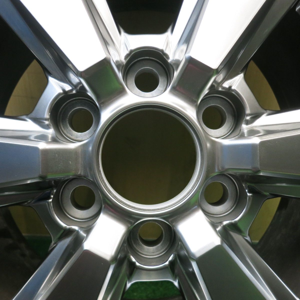  バリ溝 22年 キレイ 9 5分 トヨタ ランクル 300 265 65 R 18 スタッドレス ブリヂストン ブリザック DM V 3 18インチ PCD 139 7 6 H ス 18インチ タイヤ ホイールセット