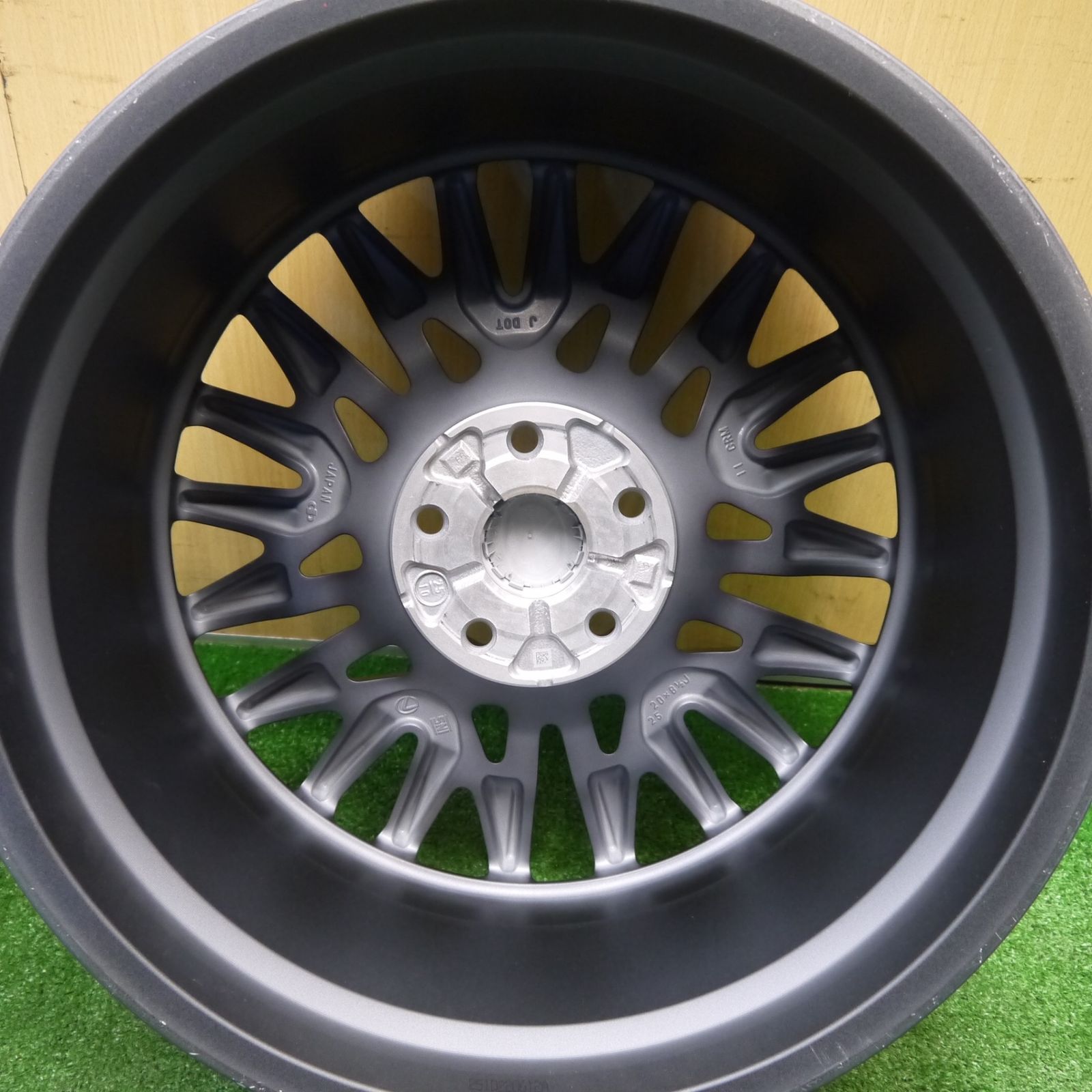  新車外し レクサス LS Fスポーツ ホイール 20インチ 20 8 5 J PCD 120 H ホ 20インチ ホイール