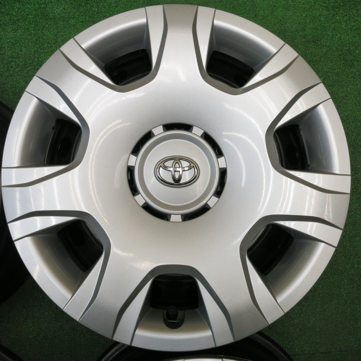 キレイ トヨタ 200系 ハイエース ホイール 15インチ 15 6 J PCD 139 7 H ホ