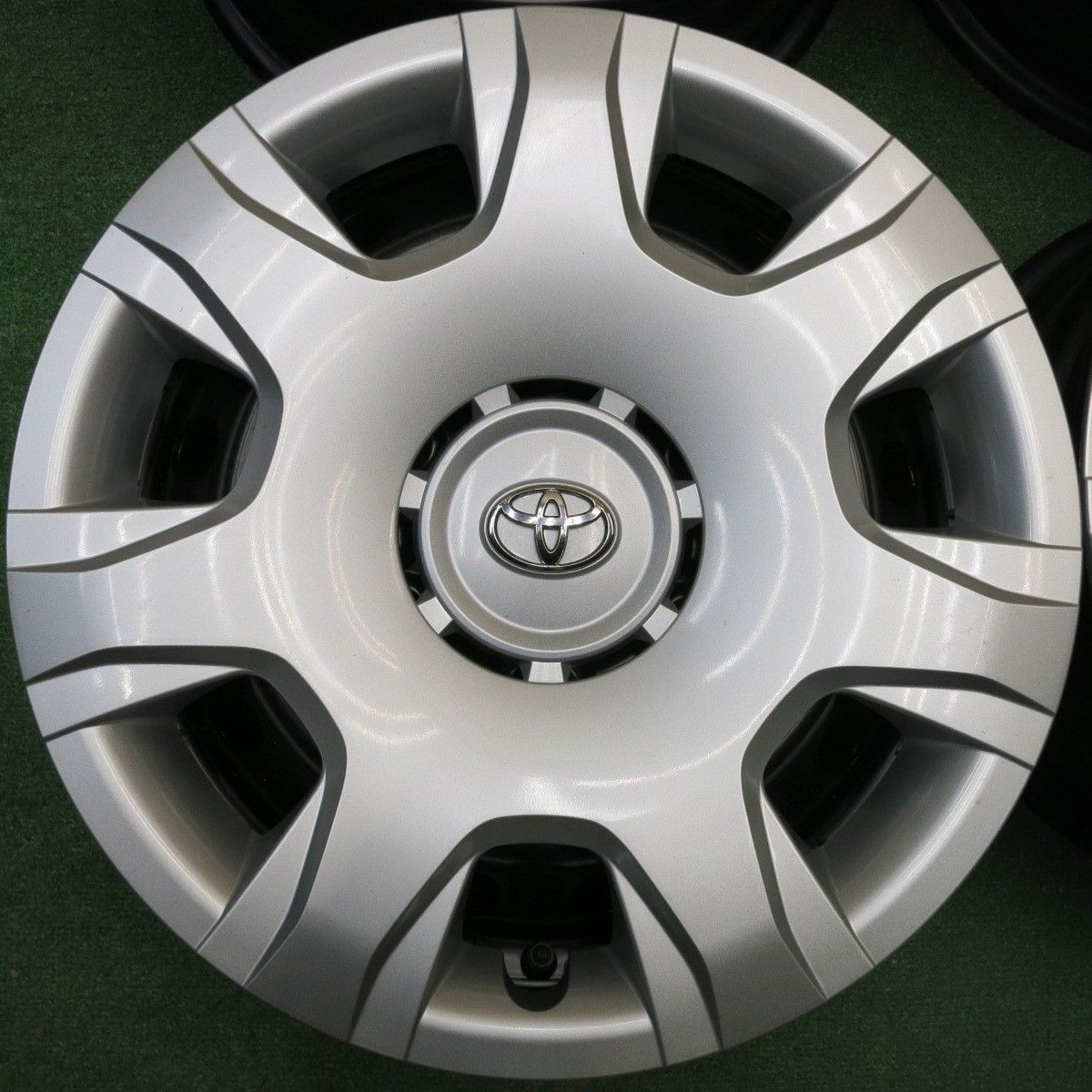 送料無料] キレイ☆トヨタ 200系 ハイエース 純正 ホイール 15インチ