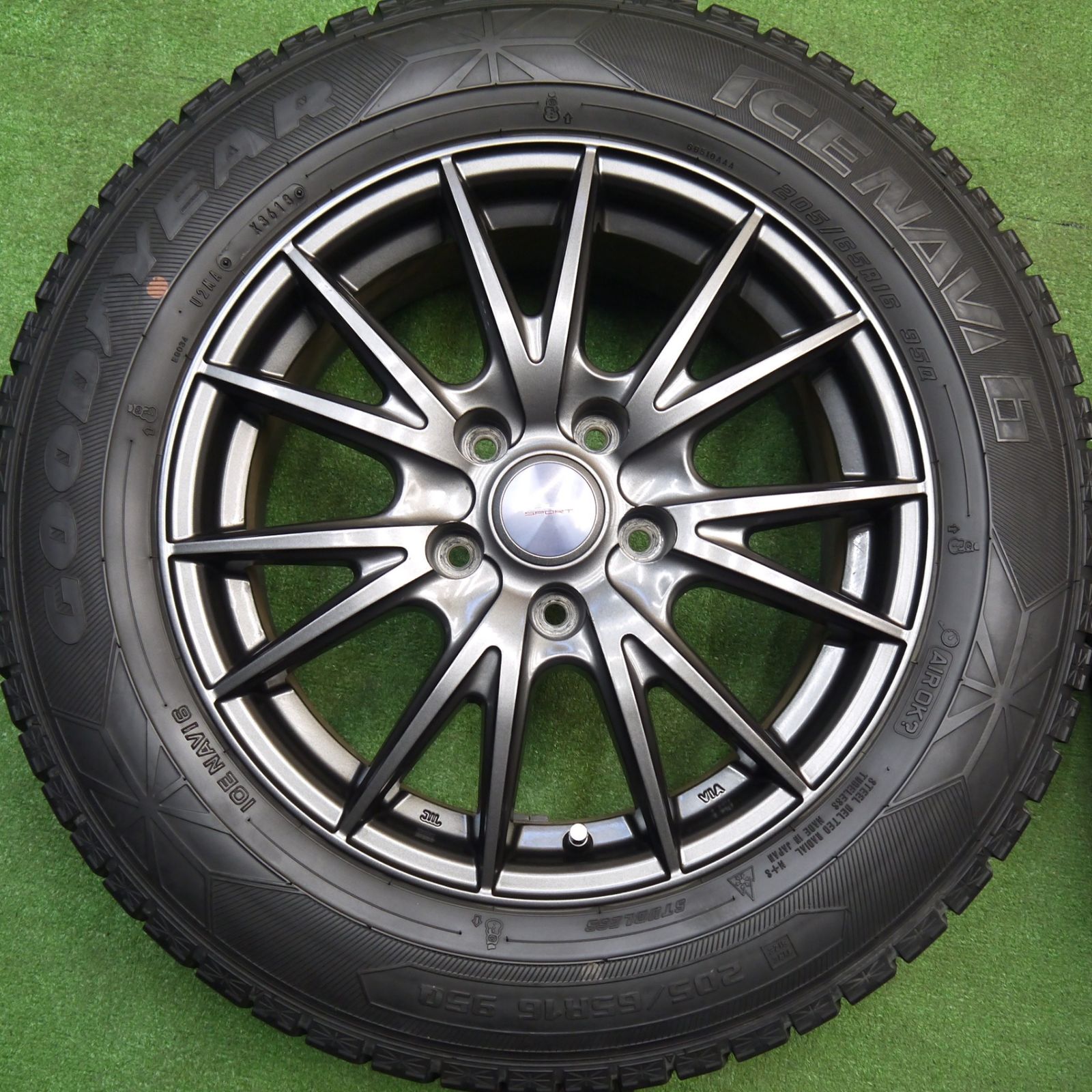 キレイ☆スタッドレス 205/65R16 グッドイヤー アイスナビ6 VELVA