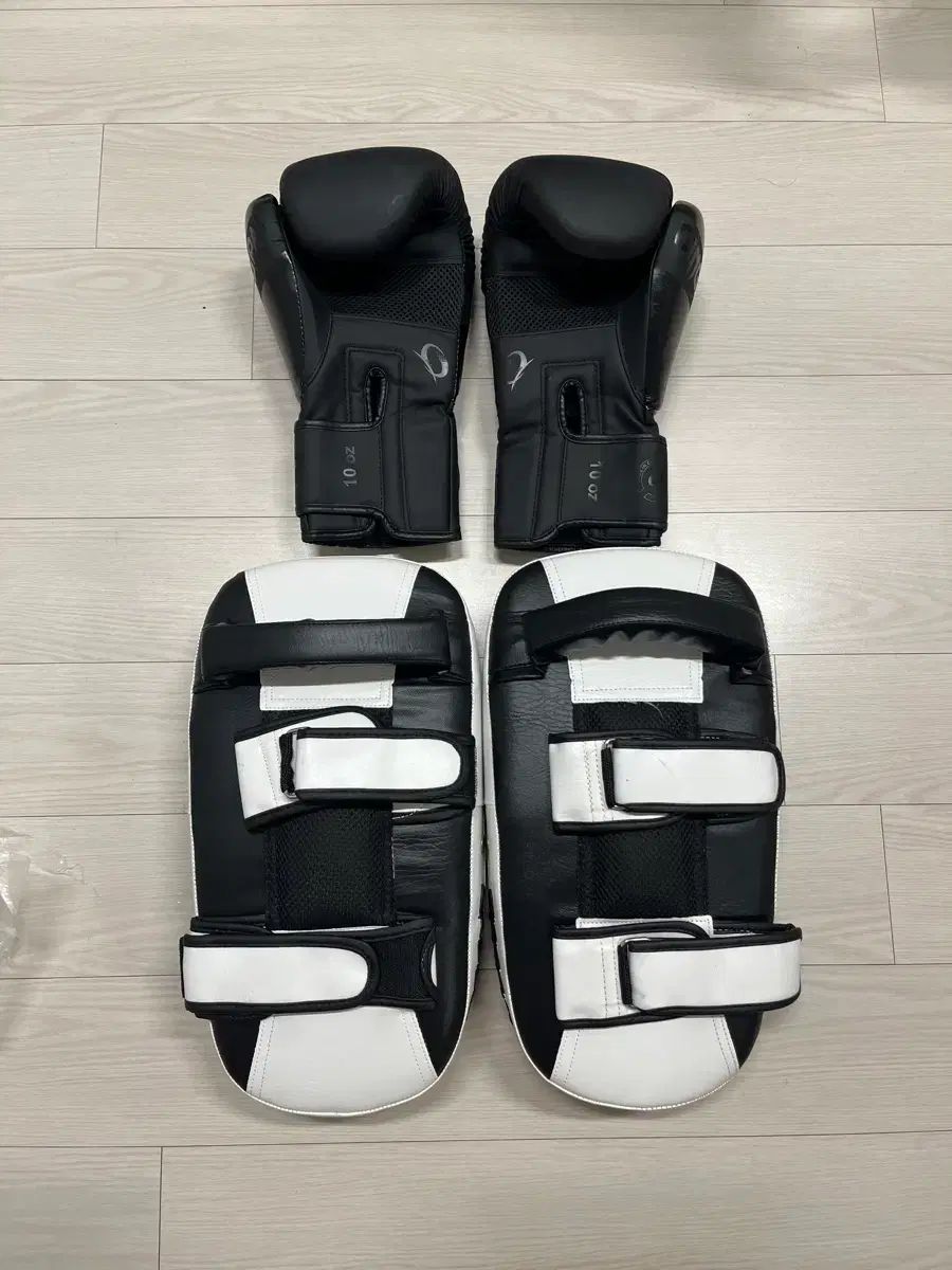 ボクシンググローブ 10 oz ムエタイ ミット