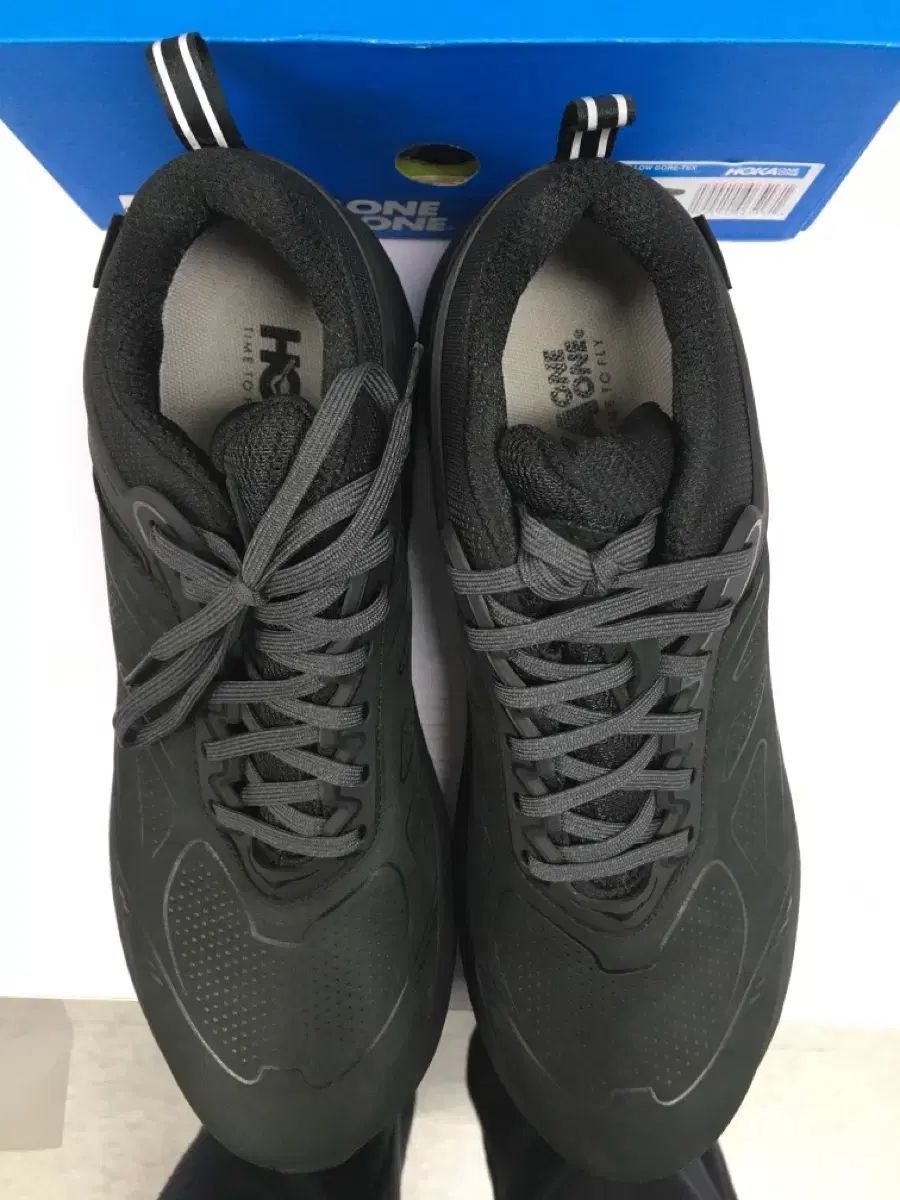 ホカオネオネ チャレンジャー ロー 登山靴 275