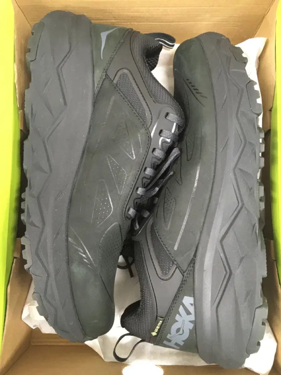 ホカオネオネ チャレンジャー ロー 登山靴 275