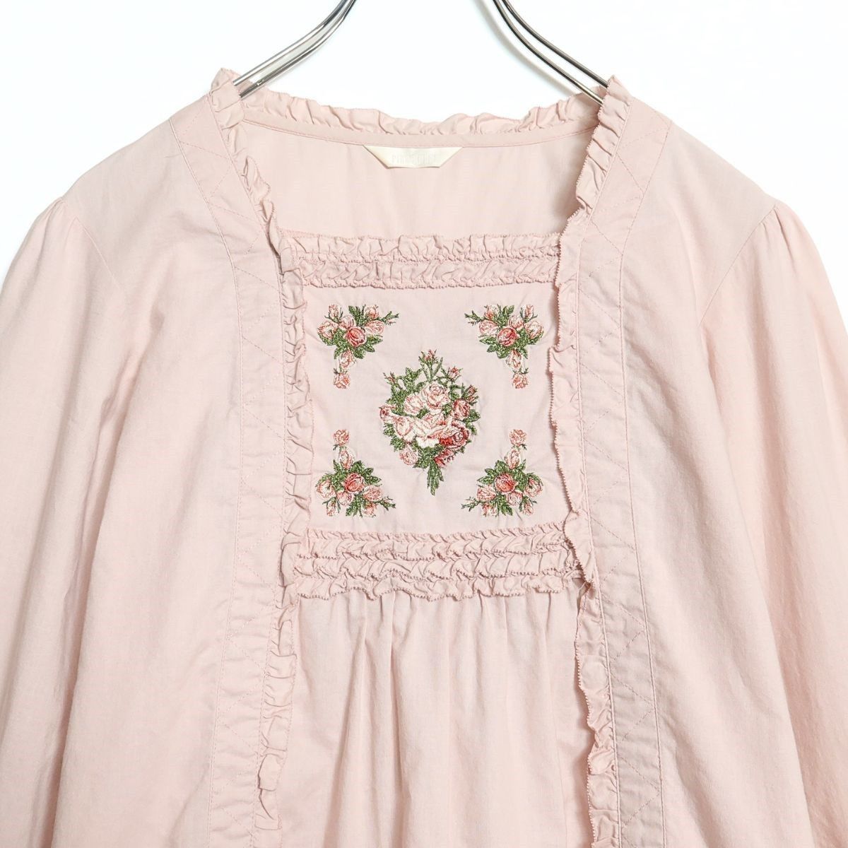 【新品】ピンクハウス 長袖ブラウス ピンクハウス☆お花の刺繍付き♪長袖ブラウス ピンク系 フリルも