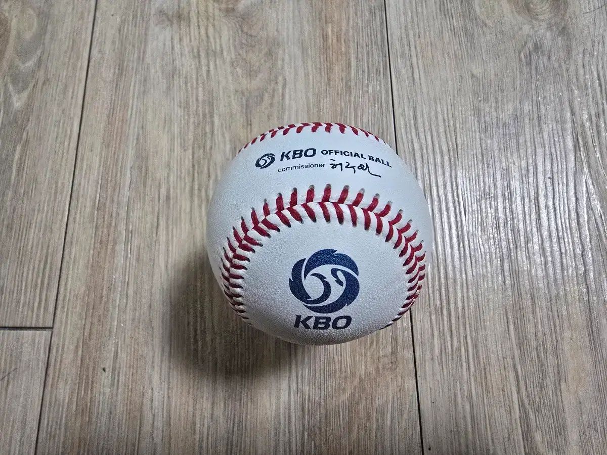 李政厚（イ・ジョンフ） KBO 公式球 サイン入りサインボール - メルカリ