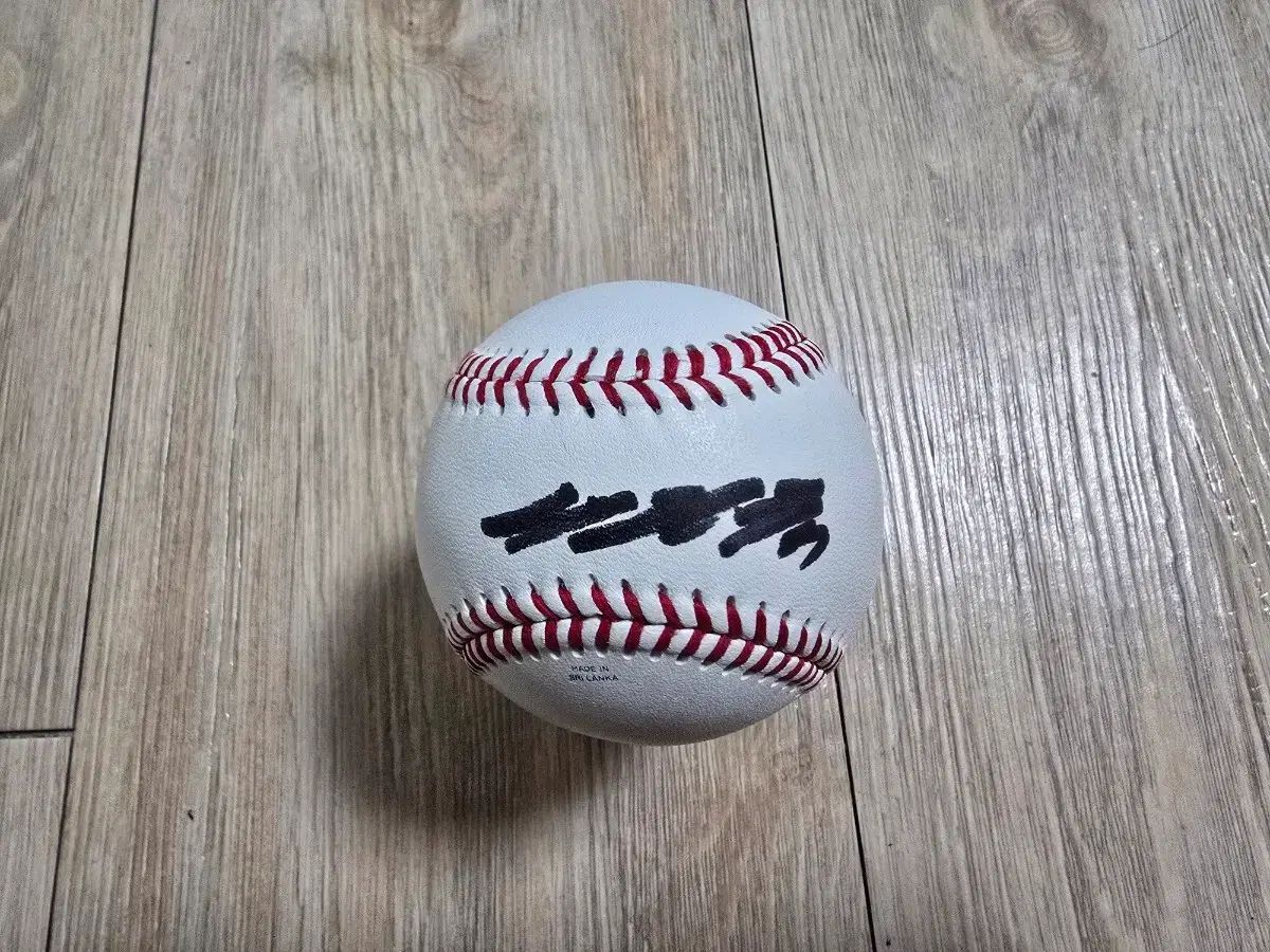 李政厚（イ・ジョンフ） KBO 公式球 サイン入りサインボール - メルカリ