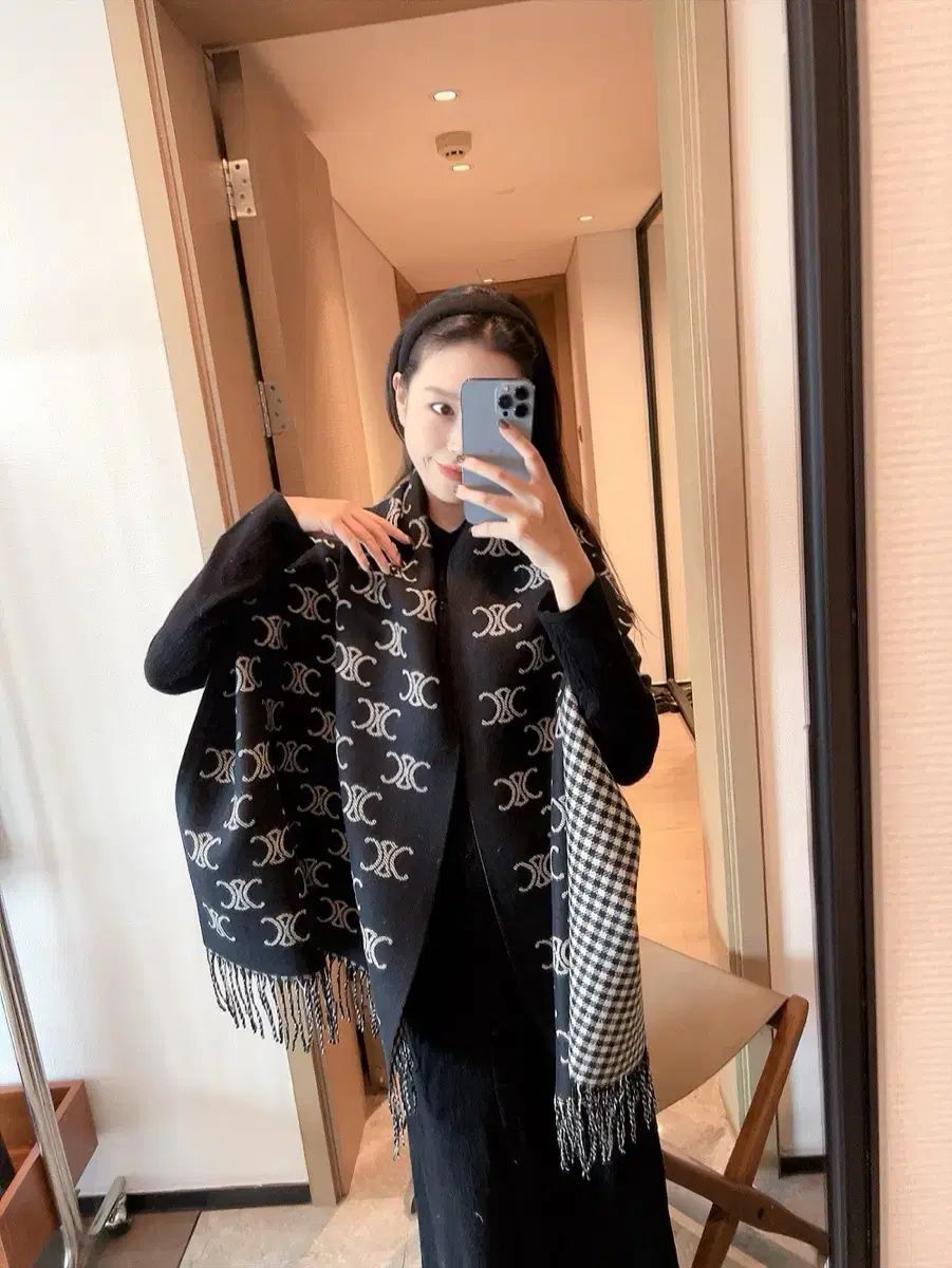 セリーヌ トリオンフ ブラック マフラー ショール