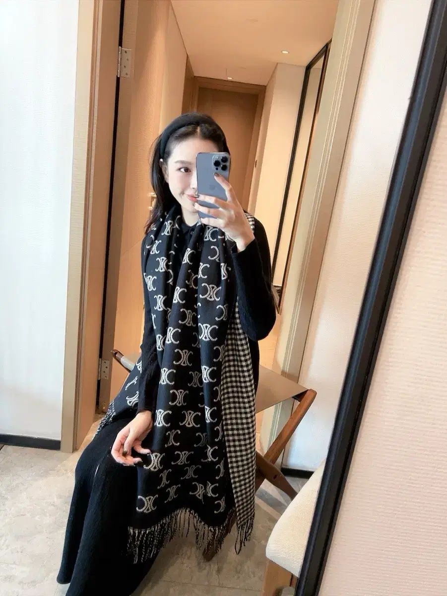 セリーヌ トリオンフ ブラック マフラー ショール