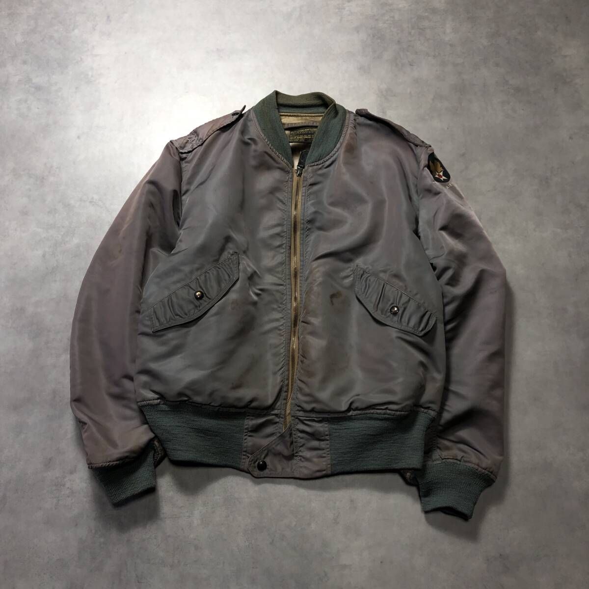 GQ 4257 U S AIR FORCE 黒タグ 初期ヴィンテージ L 2 B フライトジャケット フェードボディ 米軍実物 USAF