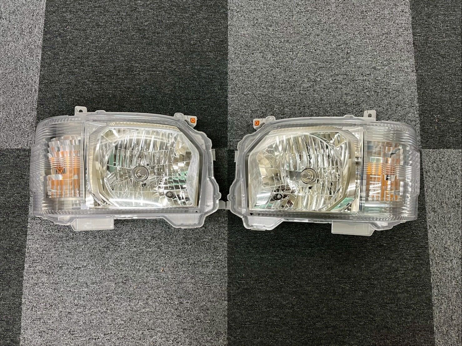 2512-9-02 トヨタ ハイエース ヘッドライト 左右 左右セット KOITO 26