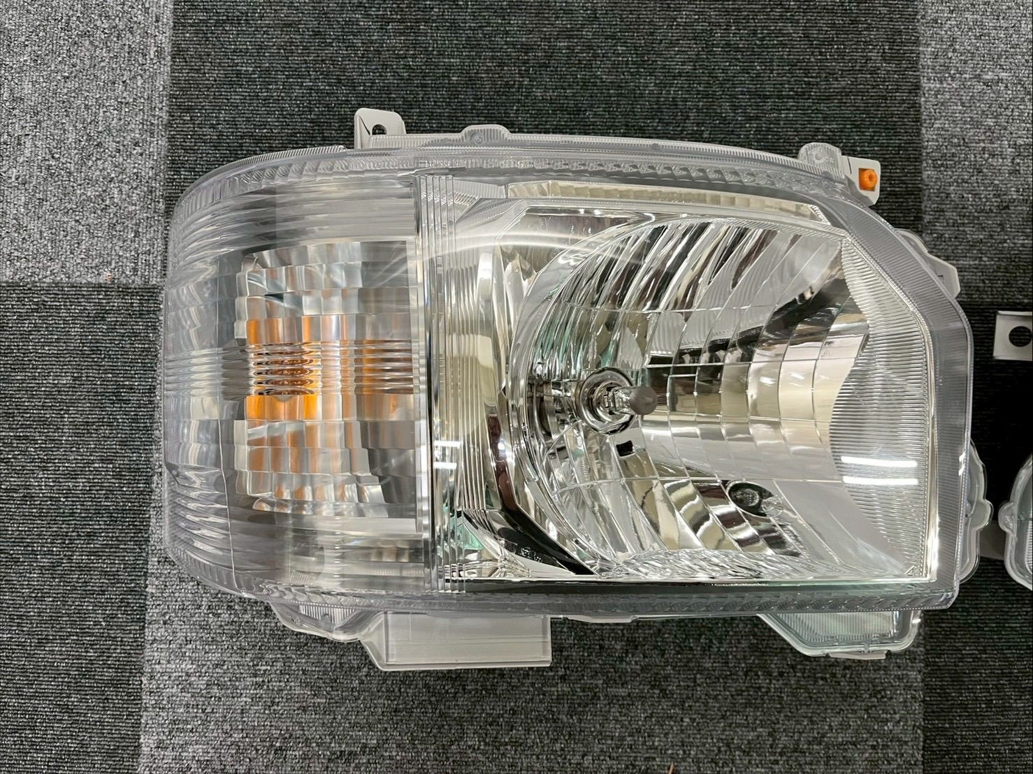 2512-9-02 トヨタ ハイエース ヘッドライト 左右 左右セット KOITO 26