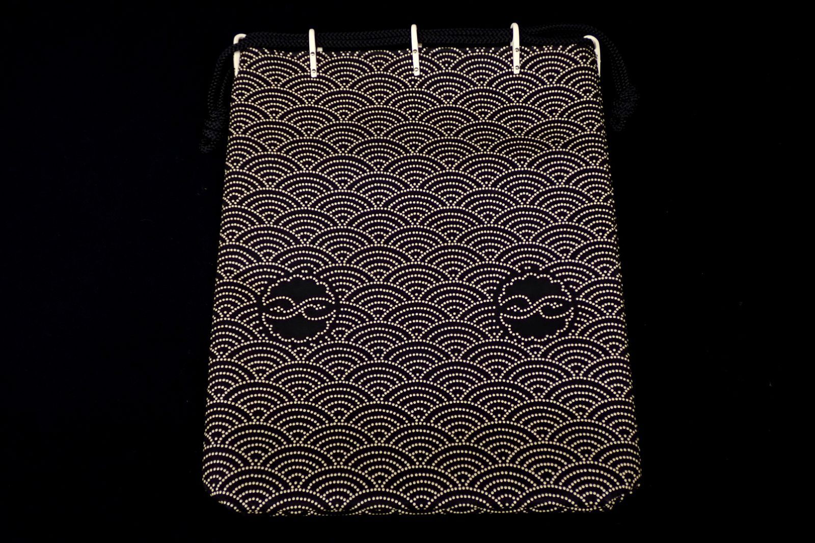 印傳屋 青海波文 巾着 合才袋 印伝屋 茶緑色 和装バッグ 和装小物 モノトーン フレアシルエット