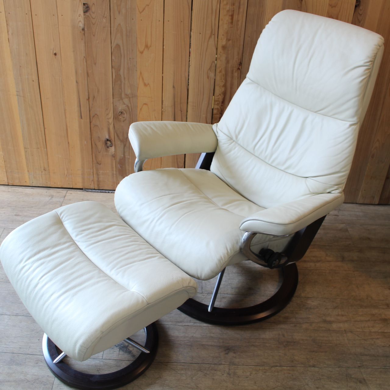 只今断捨離中エコーネス 269)Ekornes ストレスレスチェア Viewシグネチャー Stressless ビュー