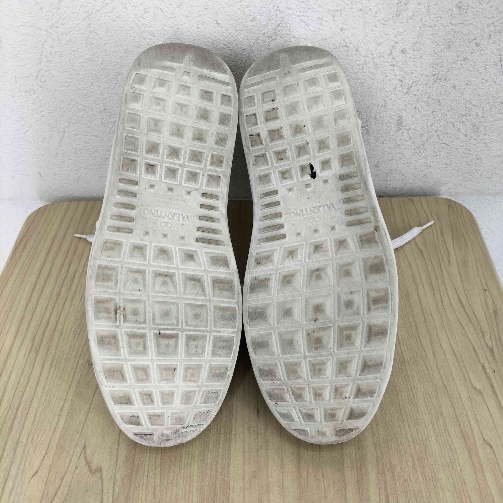 Valentino(ヴァレンティノ) VLTNロックスタッズスニーカー レディース  36 1/2【中古】【ブランド古着バズストア】 ヴァレンティノ Valentino VLTNロックスタッズスニーカー レディース