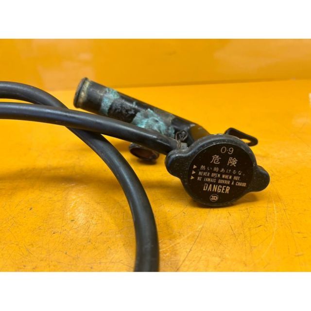 ZF 30909]カワサキ KAWASAKI GPZ750 ZX750G-000 ラジエーター キャップ