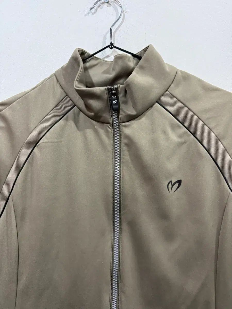 マスターバニーエディション ジップアップ