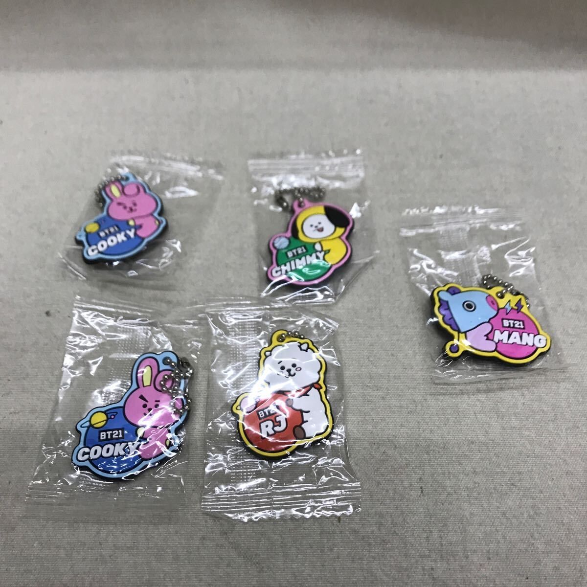 BTS/BT21 グッズ18点まとめ売り くら寿司 クッション型チャーム 缶