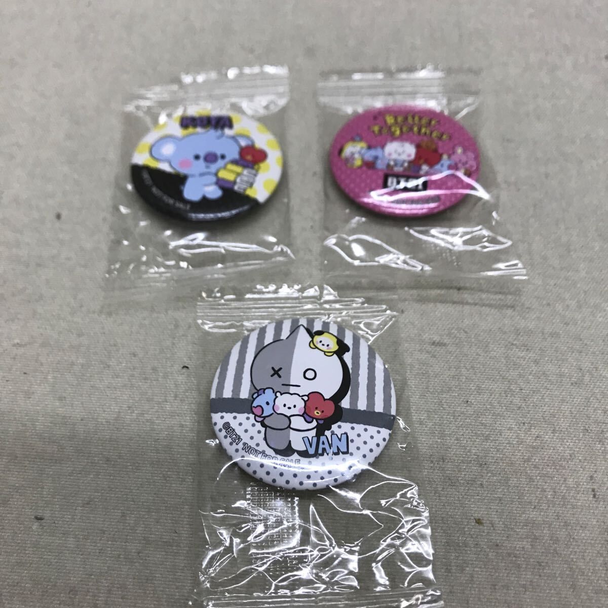 BTS/BT21 グッズ18点まとめ売り くら寿司 クッション型チャーム 缶