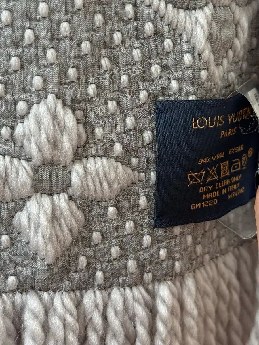 ロゴマニア マフラー