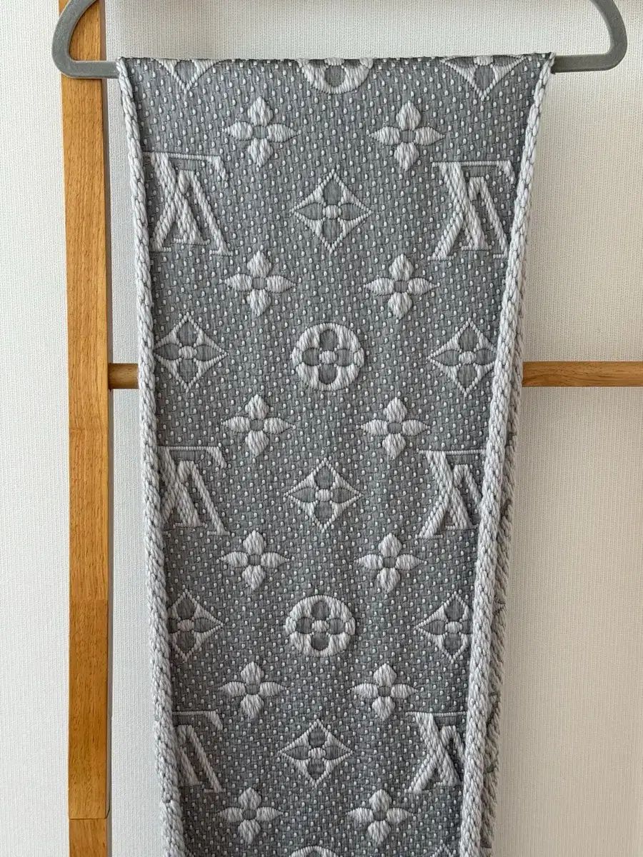  ルイヴィトン ロゴマニア マフラー グレー マフラー 小物