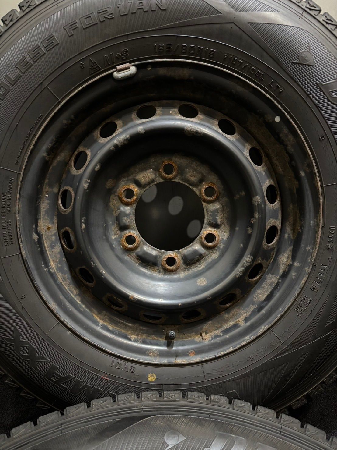 195 80 R 15 107 105 L LT DUNLOP SV 01 17年製 トヨタ 200系 ハイエース 15インチ 6 J 35 139 7 H スタッドレス 4本 南4 39