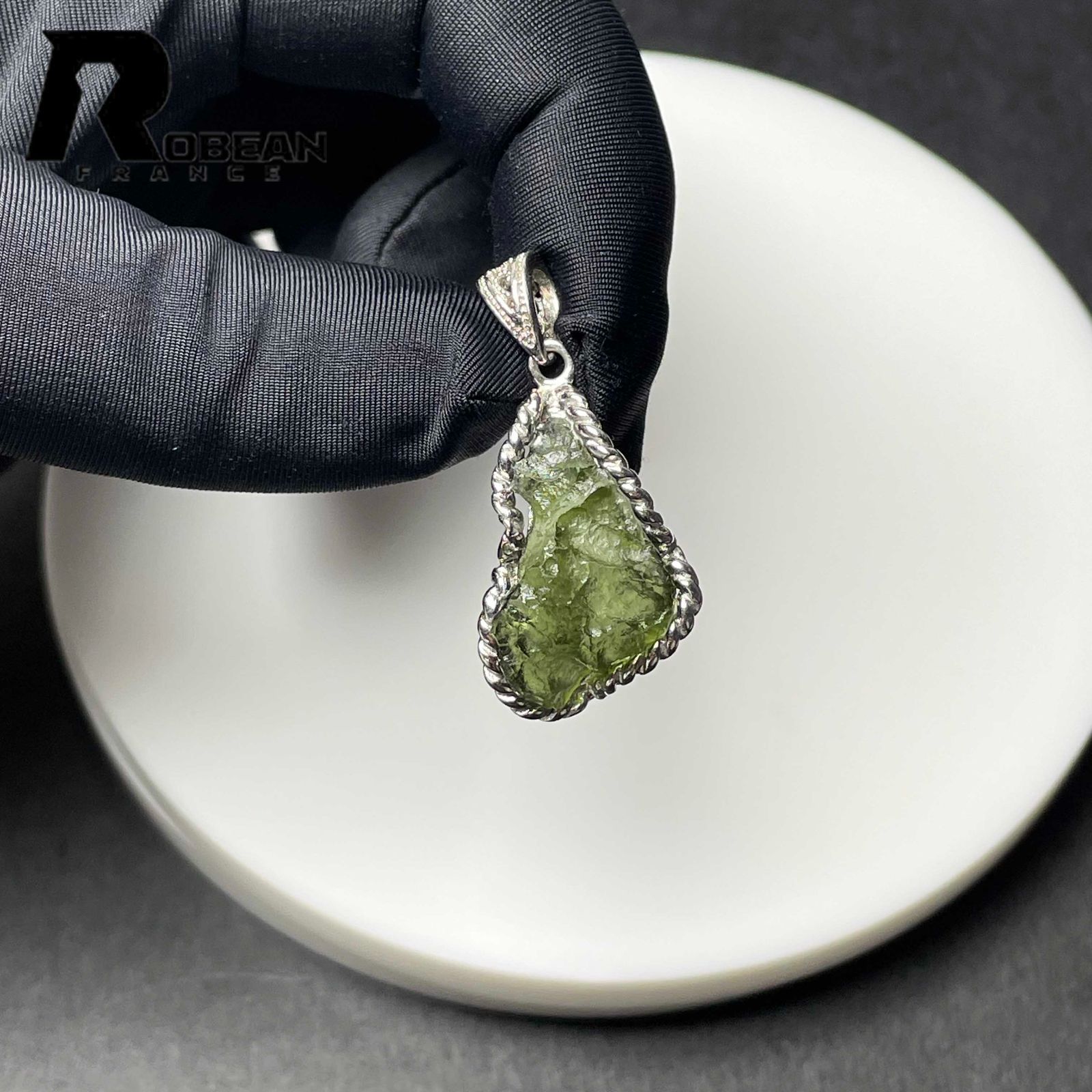 絶賛EU製 定価15万円 ROBEAN モルダバイト 925銀 ペンダント パワーストーン 天然石 幸運 お守り 25.9*16.3*9.7 mm