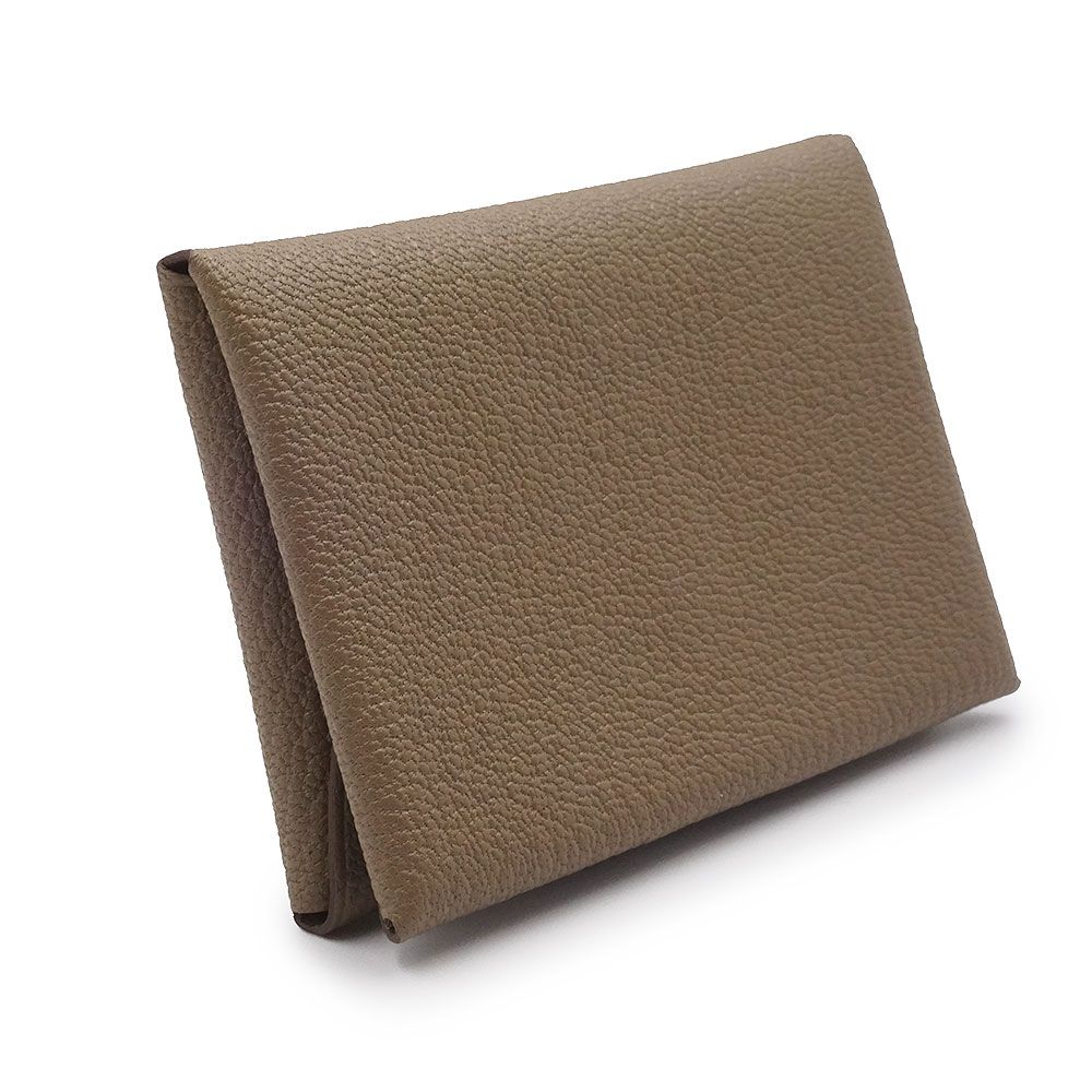 （新品・未使用品）エルメス HERMES カルヴィ デュオ コンパクト ケース 小銭入れ 財布 カードケース 名刺入れ 定期入れ パスケース シェーブルミゾール シェブル レザー エトゥープ エトープ グレージュ シルバー金具 W刻印 箱付 エルメス カルヴィ デュオ コンパクト コインケース 小銭入れ 財布