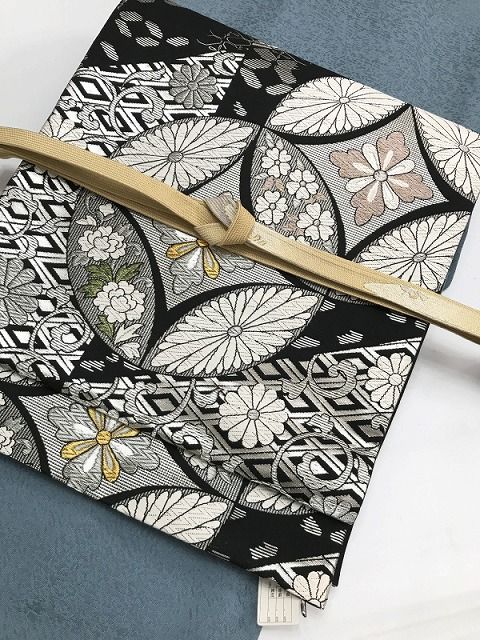 ◎ 袋帯 正絹 黒地に七宝文様 六通柄 帯 黒 黒地 七宝模様 七宝 リサイクル帯 式典参列