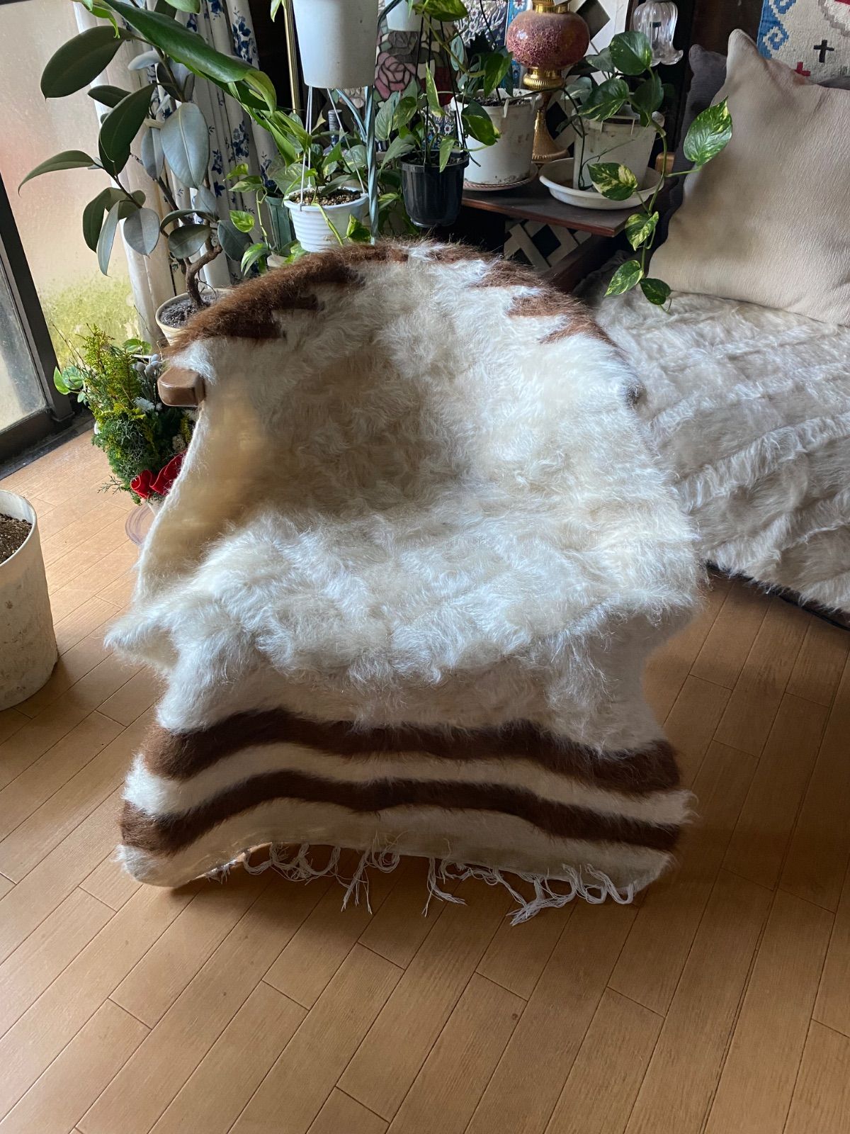 モフモフアンゴラヤギのモヘア100手織りヴィンテージシイルトバッタニイェ ミフラブ柄がお洒落です 当店現地直輸入卸売で実現の価格 インテリアに 膝掛けやソファや椅子車にも あると便利 わんちゃん猫ちゃんにも エコで重宝シイルトバッタニイエギフトにも