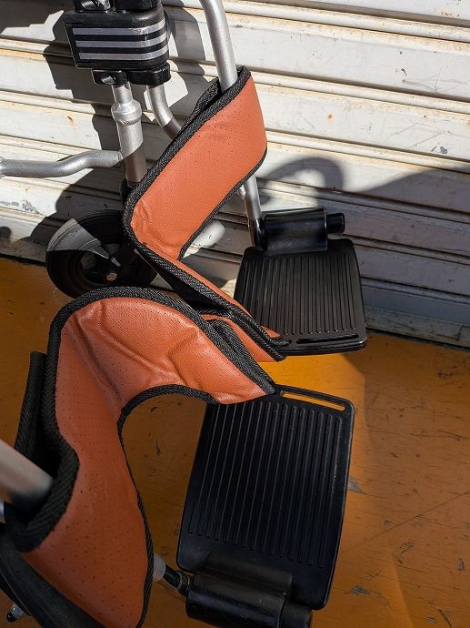 一部地域を除く 背もたれ代用品 とまっティシリーズ 介助式アルミ製車椅子 自動ブレーキ SKT-200 B km-25-1208-04