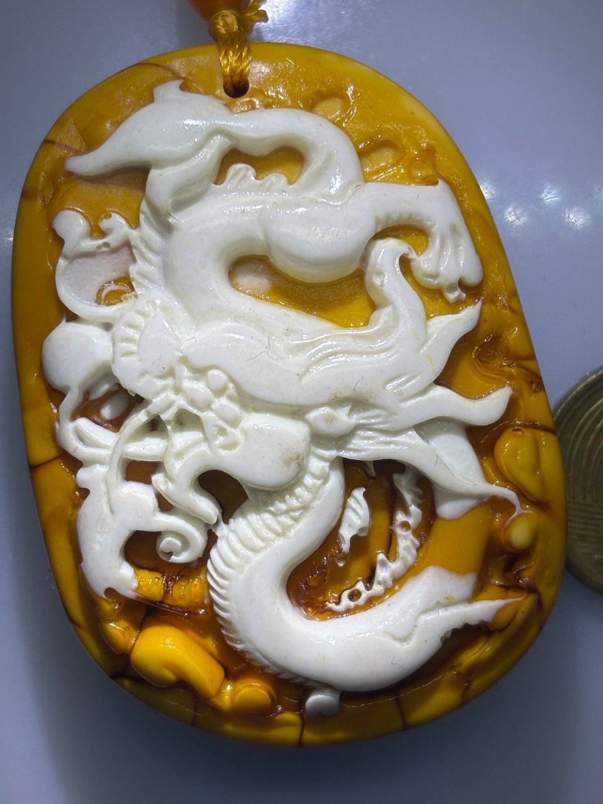 龍涎香 三鉱共生 随形彫刻 龍牌 57g 5750-1/2 - メルカリ
