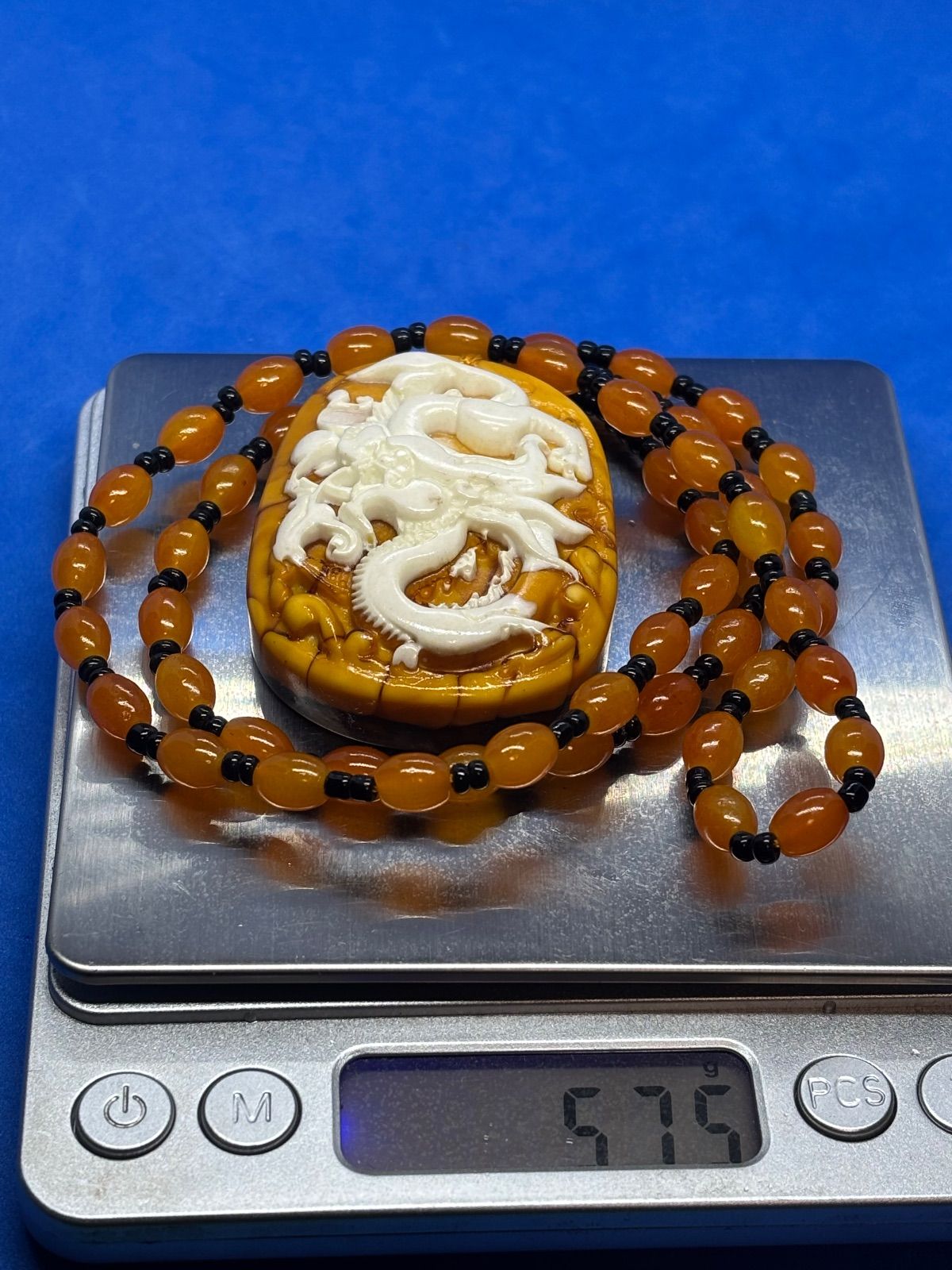 龍涎香 三鉱共生 随形彫刻 龍牌 57g 5750-1/2 - メルカリ