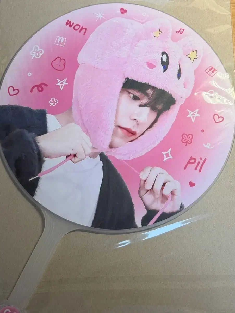 DAY6（デイシックス）ウォンピル(WONPIL) うちわ 新 商品